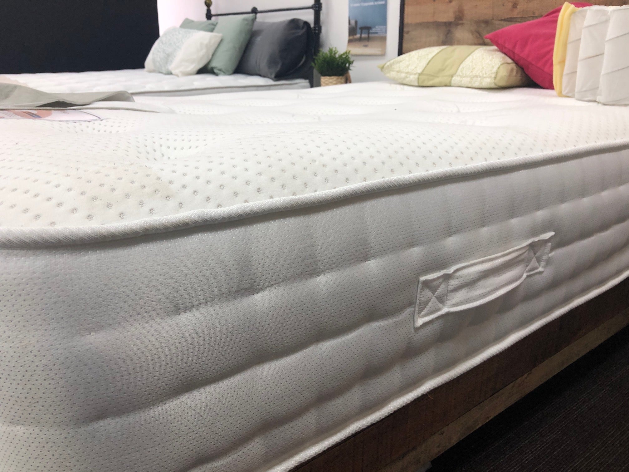 Silk 1000 Pocket Dual Season Mattress — Glasgow Bed Centre